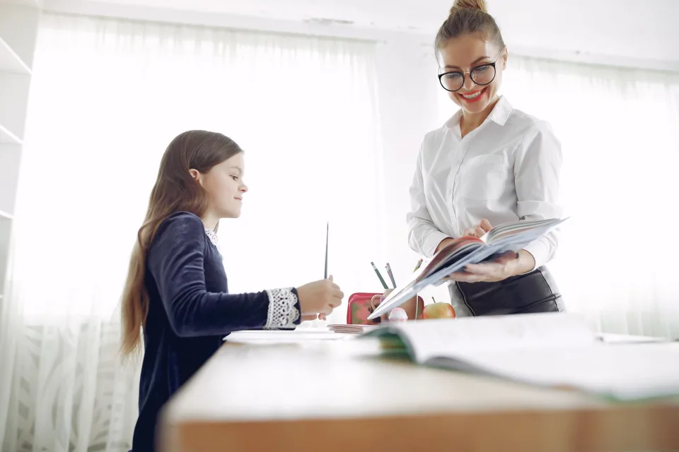 Sinh viên học tiếng Anh tại Trần Văn Bình